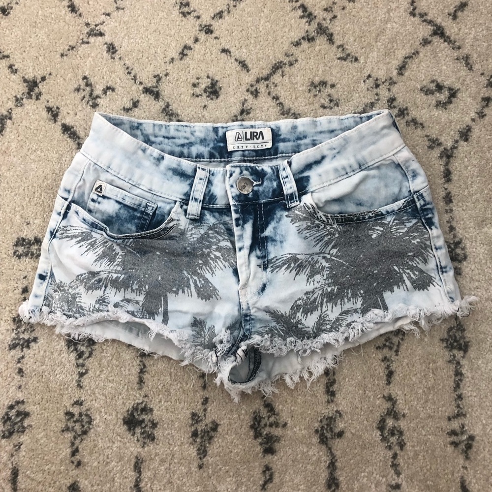 Lira denim shorts🌴 size 1